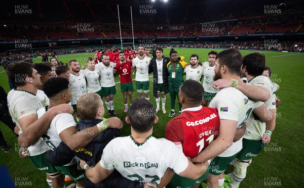 291125 - Wales v South Africa Springboks, Quilter Nations Series - South Africa huddle up at the end of the match 