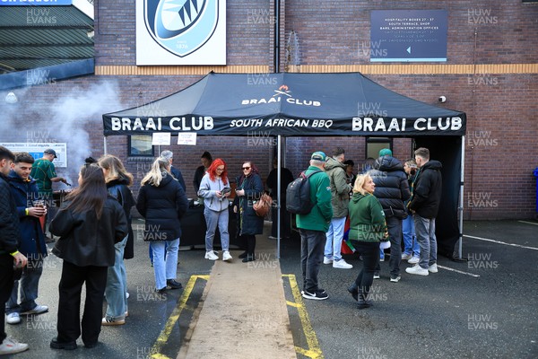 291125 - Wales v South Africa - Quilter Nations Series - South Africa fans before game