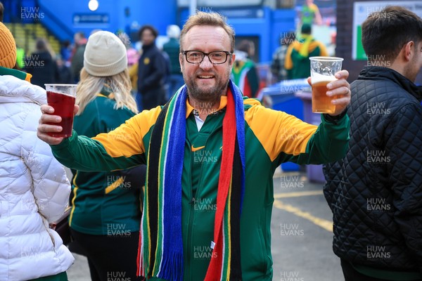 291125 - Wales v South Africa - Quilter Nations Series - South Africa fans before game in fan zone 