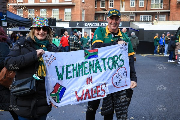 291125 - Wales v South Africa - Quilter Nations Series - South Africa fans before game in fan zone 