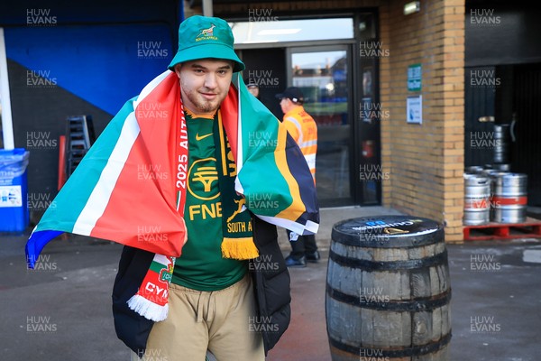 291125 - Wales v South Africa - Quilter Nations Series - South Africa fans before game