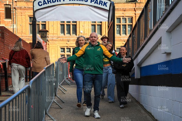291125 - Wales v South Africa - Quilter Nations Series - South Africa fans before game