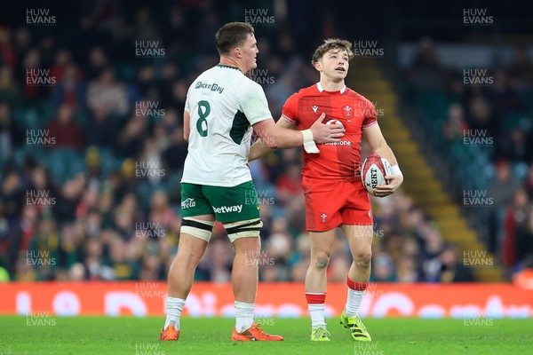 291125 - Wales v South Africa - Quilter Nations Series - Dan Edwards of Wales and Jasper Wiese of South Africa
