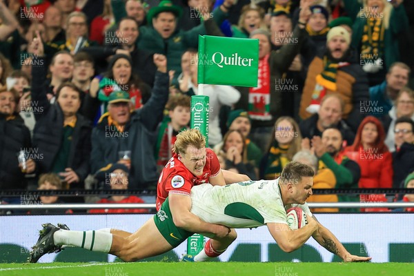 291125 - Wales v South Africa - Quilter Nations Series - Andre Esterhuizen of South Africa Scores a Try