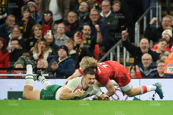291125 - Wales v South Africa - Quilter Nations Series - Andre Esterhuizen of South Africa Scores a Try