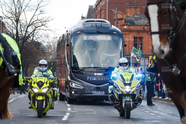 291125 - Wales v South Africa - Quilter Nations Series - Wales team bus arrives at Principality Stadium