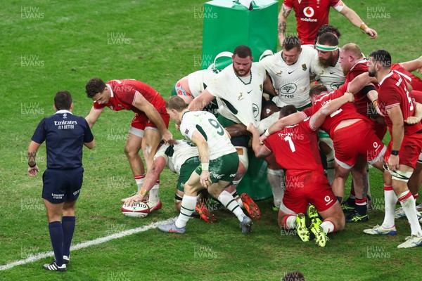 291125 - Wales v South Africa - Quilter Nations Series - Jasper Wiese of South Africa scores a try