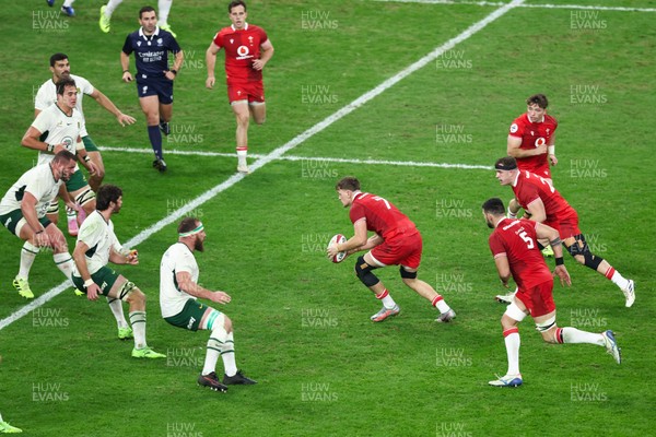 291125 - Wales v South Africa - Quilter Nations Series - Alex Mann of Wales runs at the defence