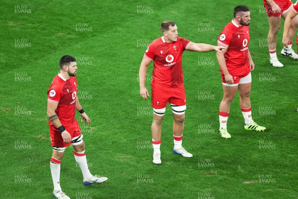 291125 - Wales v South Africa - Quilter Nations Series - Rhys Davies, Ben Carter and Gareth Thomas of Wales