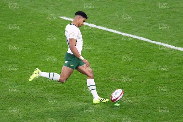 291125 - Wales v South Africa - Quilter Nations Series - Sacha Feinberg-Mngomezulu of South Africa kicks a conversion
