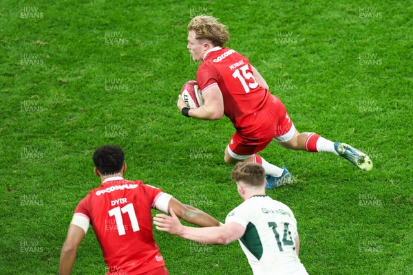 291125 - Wales v South Africa - Quilter Nations Series - Blair Murray of Wales makes a break