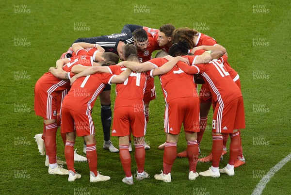 111018 - Wales v Spain - International Friendly Football - Wales huddle