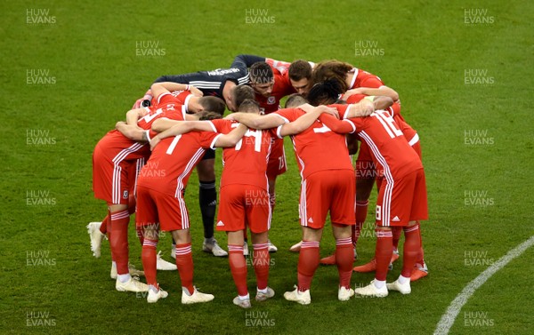 111018 - Wales v Spain - International Friendly Football - Wales huddle