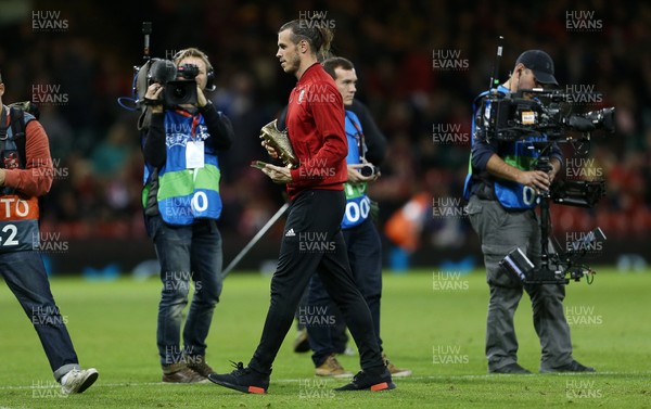 111018 - Wales v Spain - International Friendly - Gareth Bale receives an award on the pitch at half time