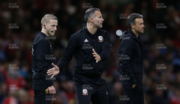 111018 - Wales v Spain - International Friendly - Wales Manager Ryan Giggs