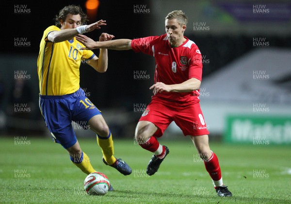 03.03.10 ... Wales v Sweden, Friendly International, Swansea -  Wales' Jack Collison gets away from Sweden's Johan Elmander  
