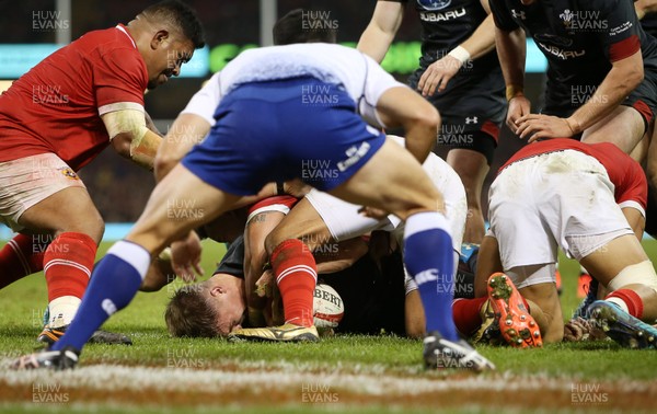 171118 - Wales v Tonga - Under Armour Series - Tyler Morgan of Wales finds a gap to score a try