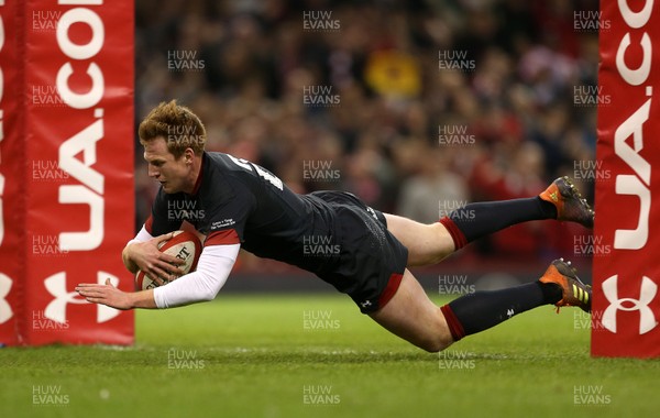 171118 - Wales v Tonga - Under Armour Series - Rhys Patchell of Wales dives over the line to score a try