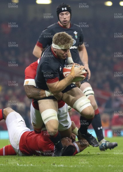 171118 - Wales v Tonga, Under Armour Series 2018 - Aaron Wainwright of Wales is tackled
