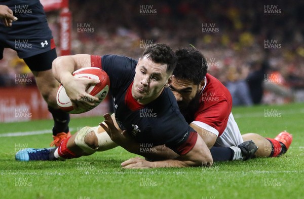 171118 - Wales v Tonga, Under Armour Series 2018 - Tomos Williams of Wales reaches out to score try