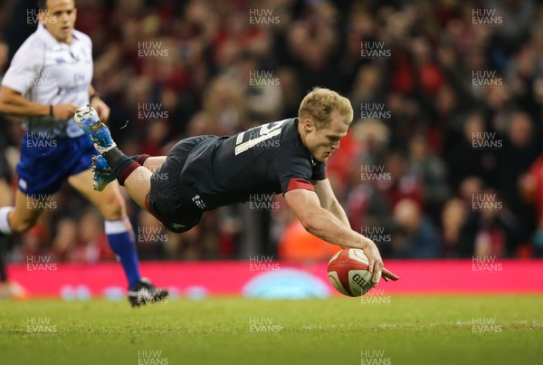 171118 - Wales v Tonga, Under Armour Series 2018 - Aled Davies of Wales dives in to score try