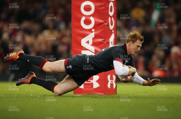 171118 - Wales v Tonga, Under Armour Series 2018 - Rhys Patchell of Wales dives in to score try