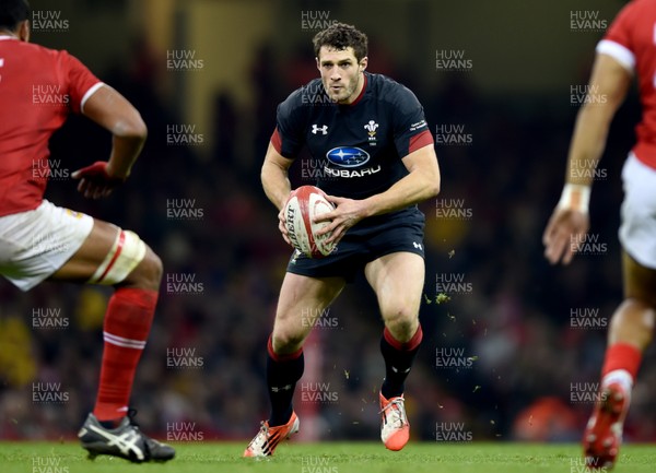 171118 - Wales v Tonga - Under Armour Series -  Jonah Holmes of Wales looks for space