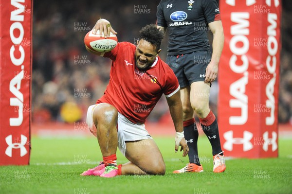 171118 - Wales v Tonga - Under Armour Series - Sione Vailanu of Tonga scores a try