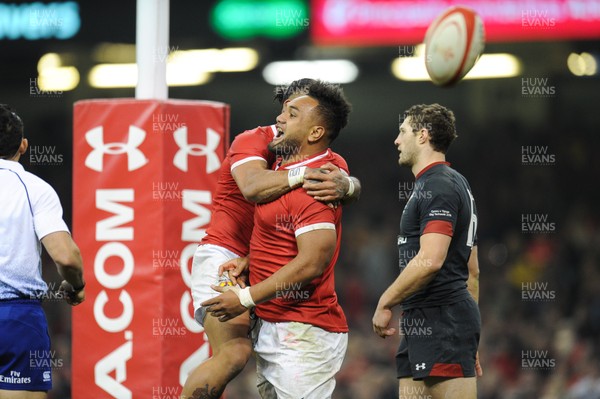 171118 - Wales v Tonga - Under Armour Series - Sione Vailanu of Tonga scores a try
