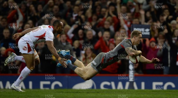 221113 - Wales Tonga - Dove Men Series -Owen Williams of Wales scores try