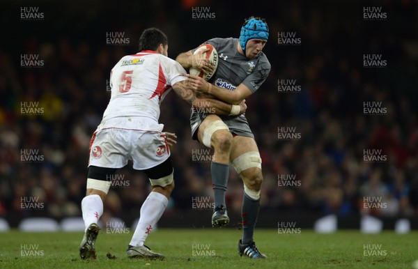 221113 - Wales Tonga - Dove Men Series -Justin Tipuric of Wales is tackled by Sione Kalamafoni of Tonga