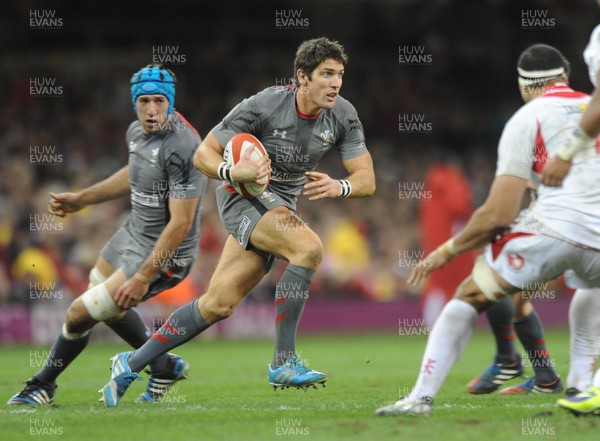 221113 Wales v Tonga…James Hook of Wales makes a break(c) Huw Evans, Cardiff