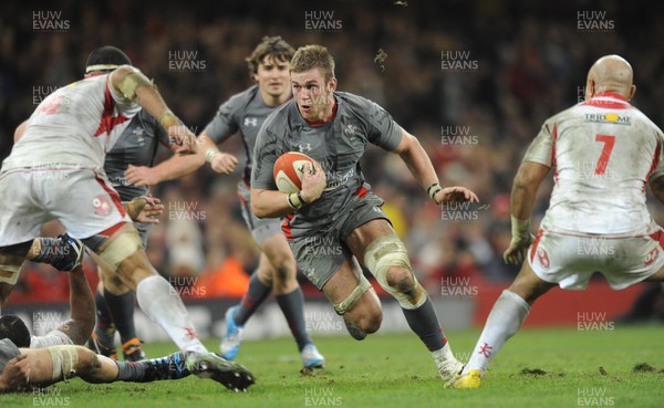 221113 Wales v Tonga…Dan Lydiate of Wales tries to find a way through(c) Huw Evans, Cardiff