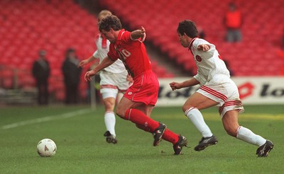 141296 - Wales v Turkey - Mark Hughes of Wales is tackled by Bulent Korkmaz