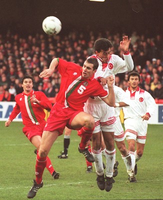 141296 - Wales v Turkey - Andy Melville of Wales is out jumped by Abdullah Ercan
