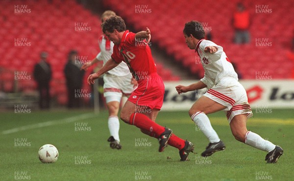141296 - Wales v Turkey - Mark Hughes of Wales is tackled by Bulent Korkmaz