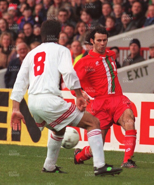 141296 - Wales v Turkey - Ryan Giggs of Wales takes on Ogun Temizkanogiu