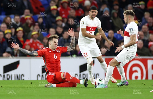 211123 - Wales v Turkey - UEFA Euro 2024 Qualifier - Joe Rodon of Wales tackles Bans Alper Yilmaz of Turkey 