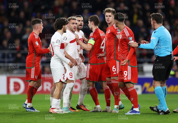 211123 - Wales v Turkey - UEFA Euro 2024 Qualifier - Ben Davies of Wales confronts Bans Alper Yilmaz of Turkey 
