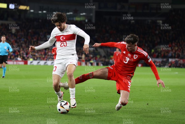 211123 - Wales v Turkey - UEFA Euro 2024 Qualifier - Neco Williams of Wales is tackled by Ferdi Kadioglu of Turkey 