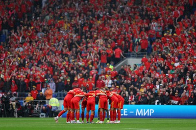 050622 -  Wales v Ukraine, World Cup Qualifying Play Off Final - Wales team huddle before kick off