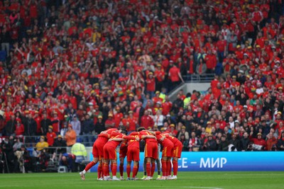 050622 -  Wales v Ukraine, World Cup Qualifying Play Off Final - Wales team huddle before kick off