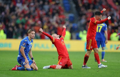 050622 -  Wales v Ukraine, World Cup Qualifying Play Off Final - Connor Roberts celebrates alongside Harry Wilson of Wales at full time