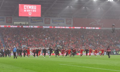 050622 -  Wales v Ukraine, World Cup Qualifying Play Off Final - Wales players celebrate as they reach the World Cup Finals