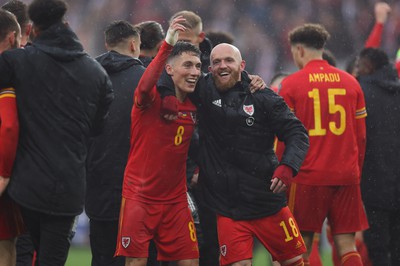 050622 -  Wales v Ukraine, World Cup Qualifying Play Off Final - Harry Wilson of Wales and Jonny Williams of Wales celebrate as Wales reach the World Cup Finals