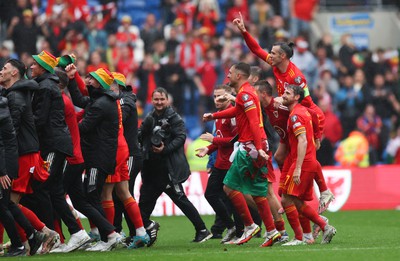 050622 -  Wales v Ukraine, World Cup Qualifying Play Off Final - Wales players celebrate as Wales reach the World Cup Finals