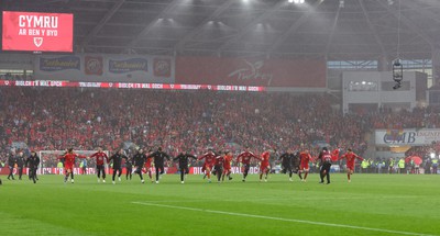 050622 -  Wales v Ukraine, World Cup Qualifying Play Off Final - Wales players celebrate as they reach the World Cup Finals