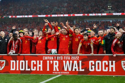 050622 -  Wales v Ukraine, World Cup Qualifying Play Off Final - Wales team celebrates at the end of the match