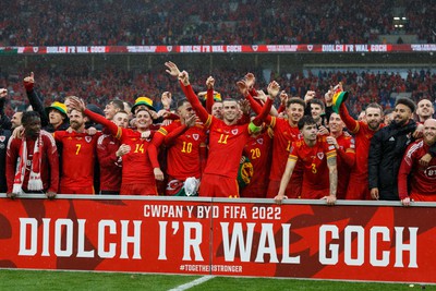 050622 -  Wales v Ukraine, World Cup Qualifying Play Off Final - Wales team celebrates at the end of the match