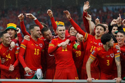 050622 -  Wales v Ukraine, World Cup Qualifying Play Off Final - Wales team celebrates at the end of the match